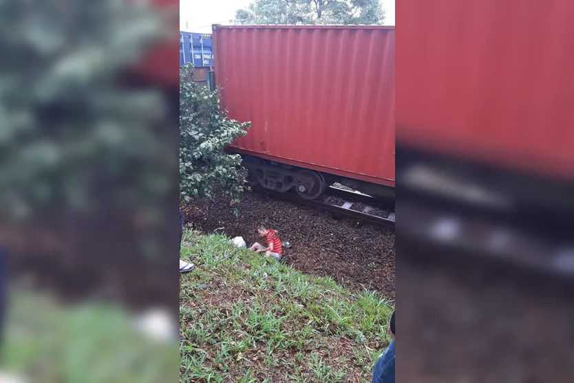 Homem cai de barranco e quase é atropelado por trem