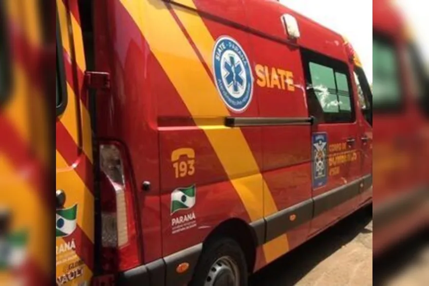 Homem sofre queda de moto e machuca a perna, em Apucarana