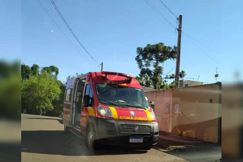 Idoso de 68 anos cai de escada e é socorrido pelo Siate