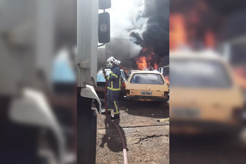 Incêndio é registrado no pátio de oficina na Vila Nova