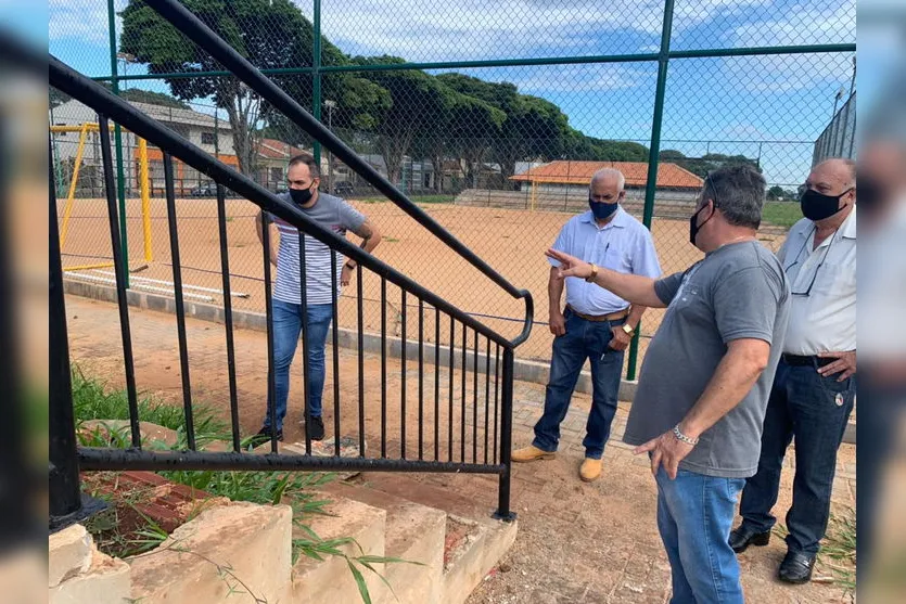 Incêndio provoca estragos nos vestiários da quadra de areia de Mandaguari