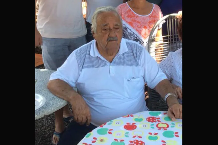 Jardim Alegre faz cortejo para homenagear ex-prefeito; veja