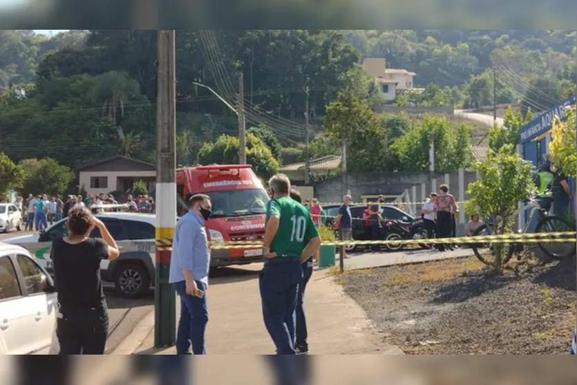 Jovem invade creche com facão e mata professora e crianças