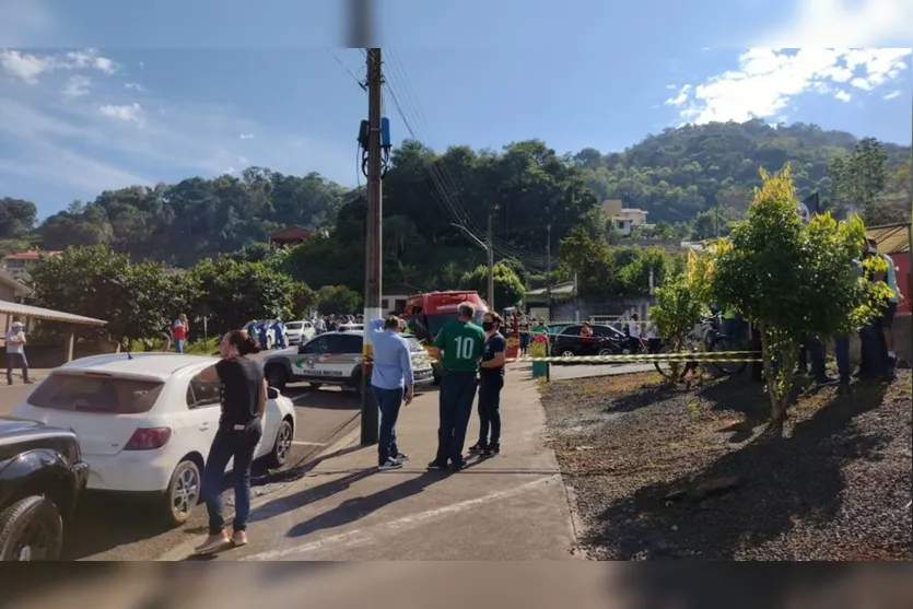 Jovem invade creche com facão e mata professora e crianças