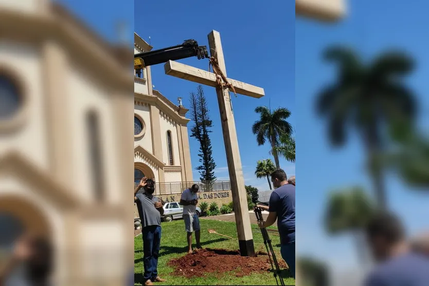 Moradores colocam cruz em praça e clamam por fim da pandemia