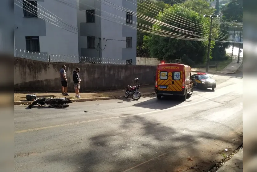 Motociclista sofre acidente ao tentar desviar de carro