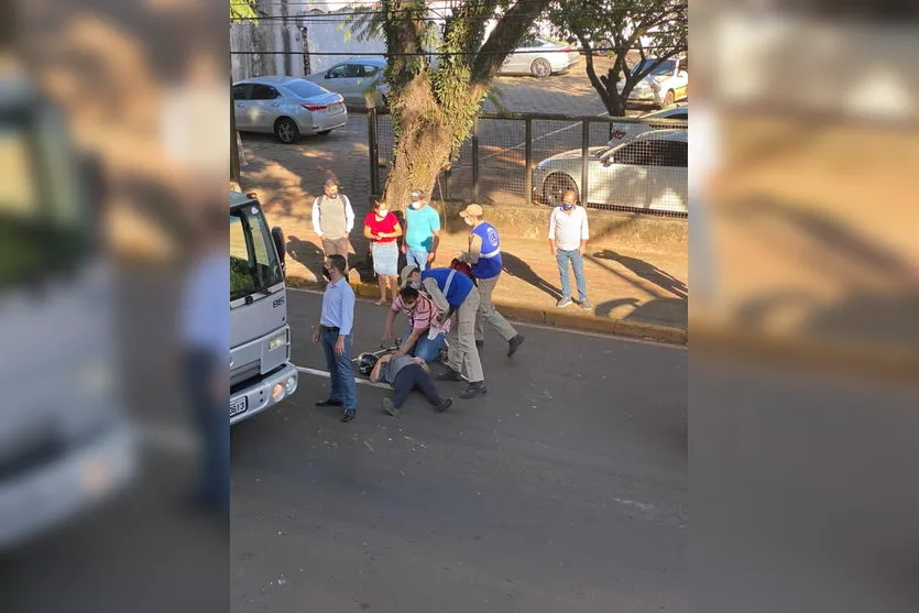 Motociclista sofre ferimento na cabeça após acidente