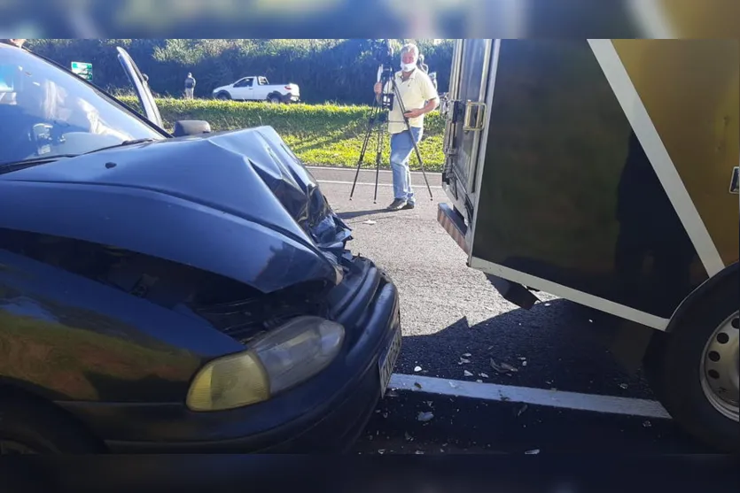 Motorista acerta carro do IML que atendia acidente