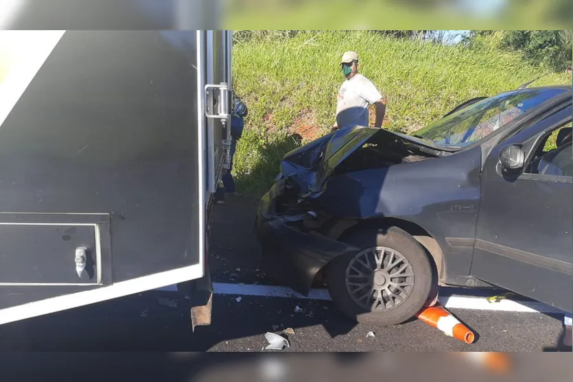 Motorista acerta carro do IML que atendia acidente