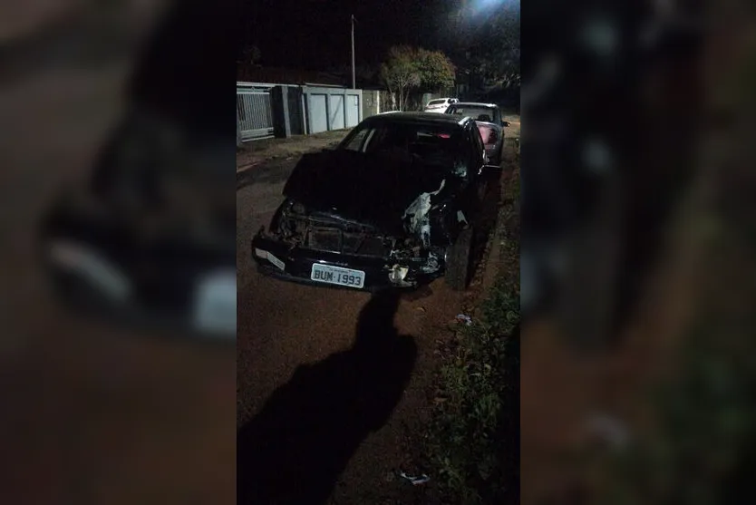 Motorista atinge poste no Residencial Interlagos