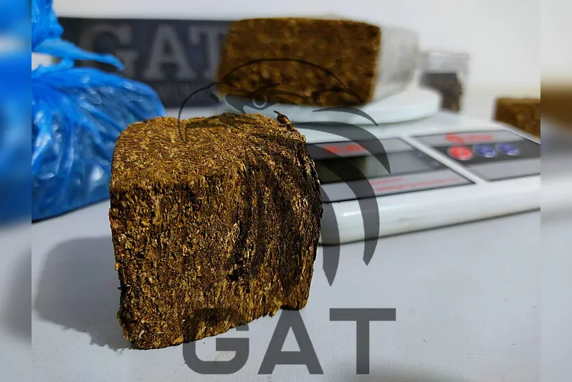 Mulher é presa com mais de meio quilo de maconha