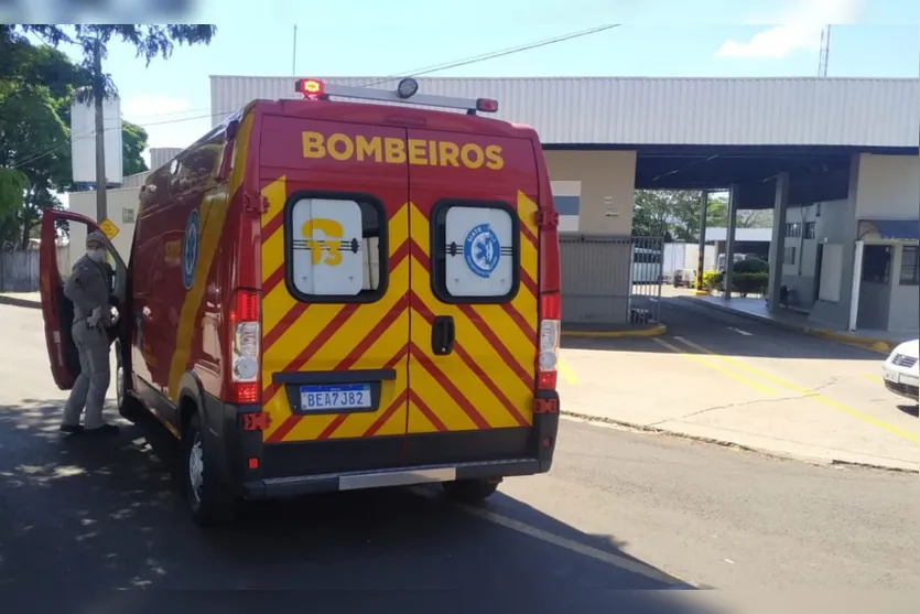 Mulher fica ferida após acidente com carro nesta tarde