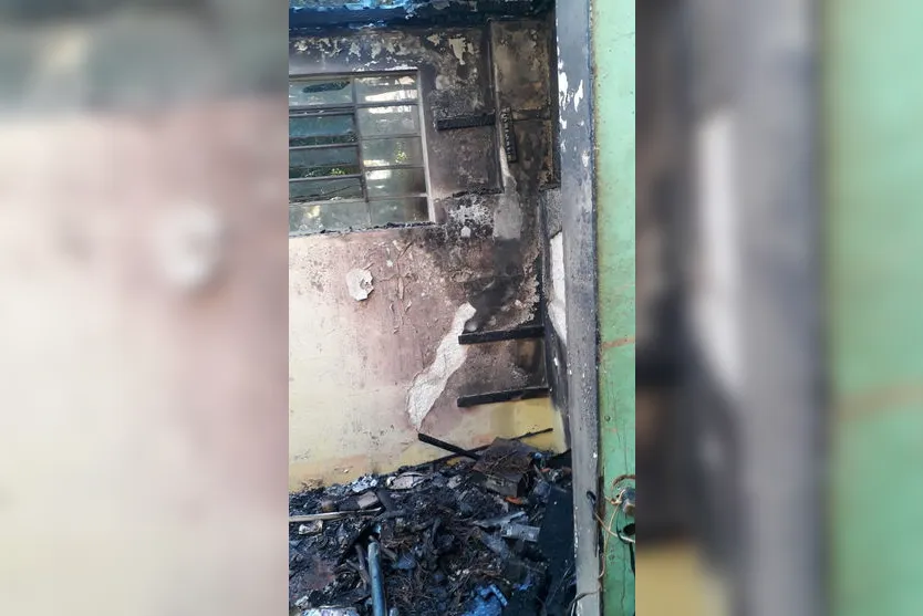 Mulher que teve casa incendiada pede ajuda