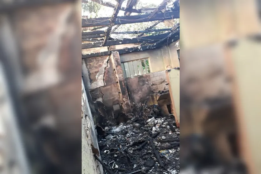 Mulher que teve casa incendiada pede ajuda