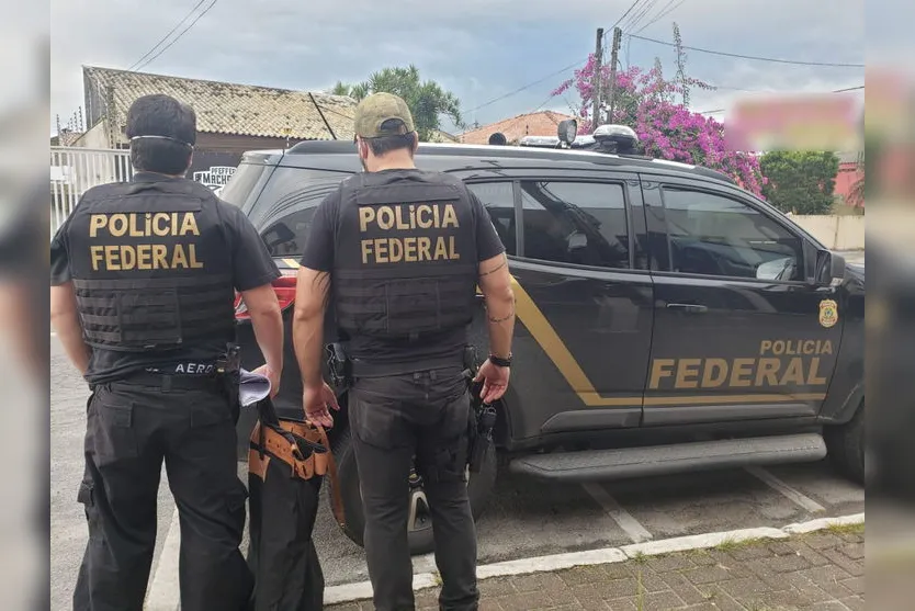 PF prende uma pessoa e fecha casa de câmbio irregular