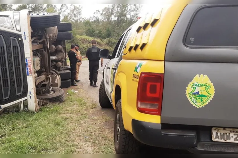 PM flagra grupo de 50 pessoas saqueando carga de margarina