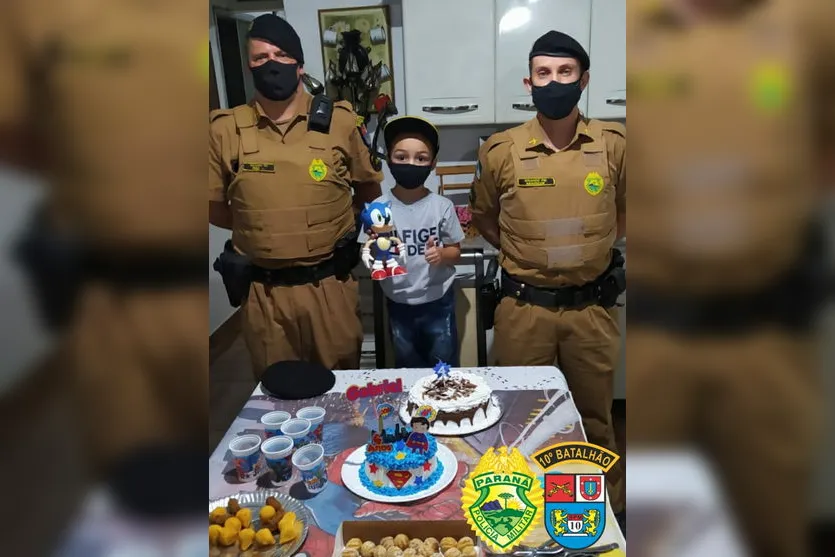 PM participa de aniversário de menino que sonha ser policial
