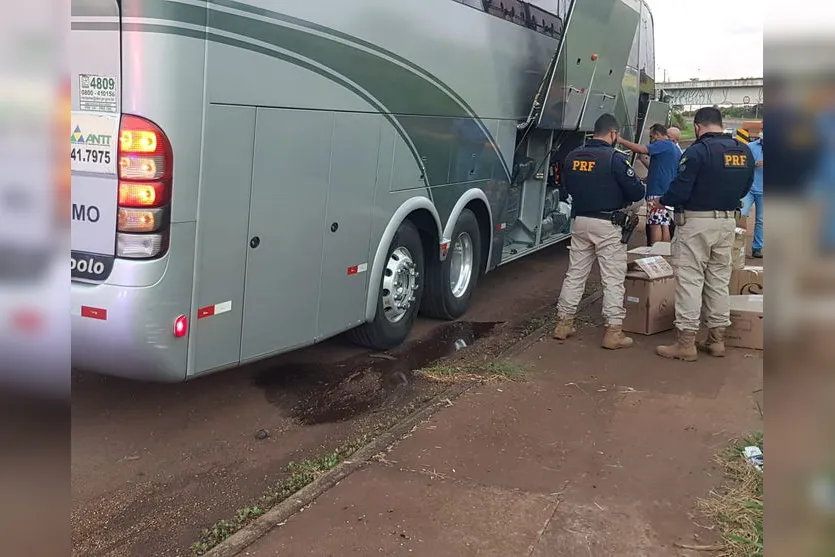 PRF apreende mercadorias em ônibus de turismo