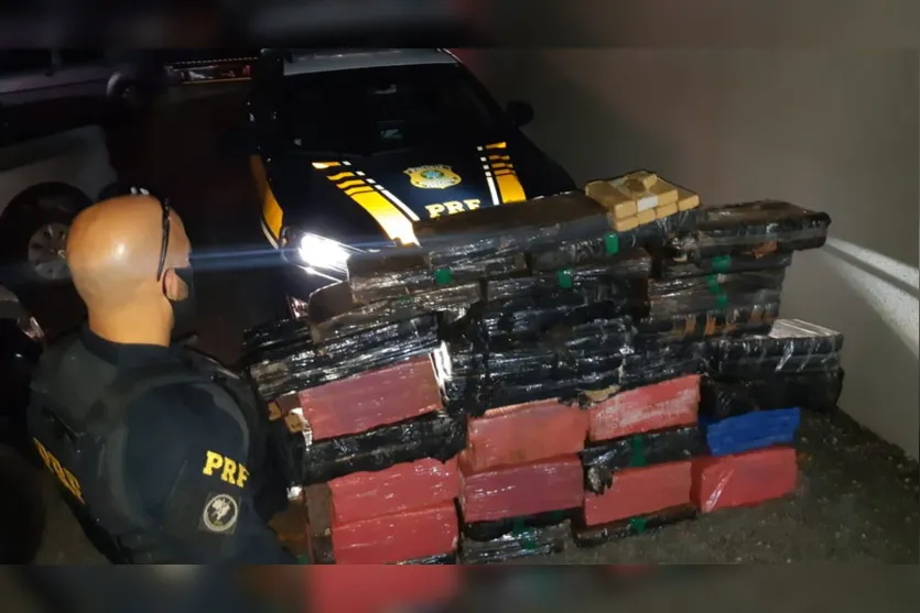 PRF apreende quase meia tonelada de maconha e prende dupla