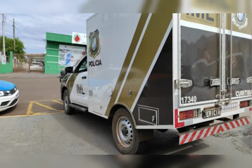 Pais acordam com bebê morto na cama no meio deles