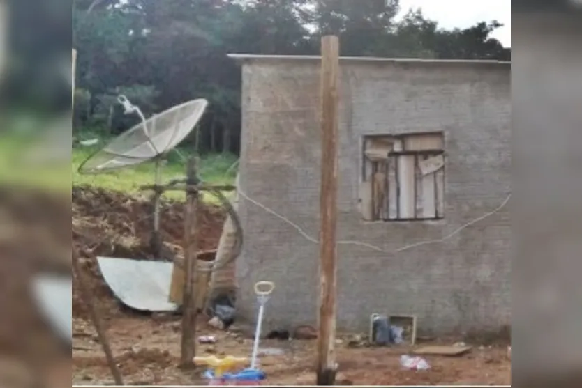 Pais acordam com bebê morto na cama no meio deles