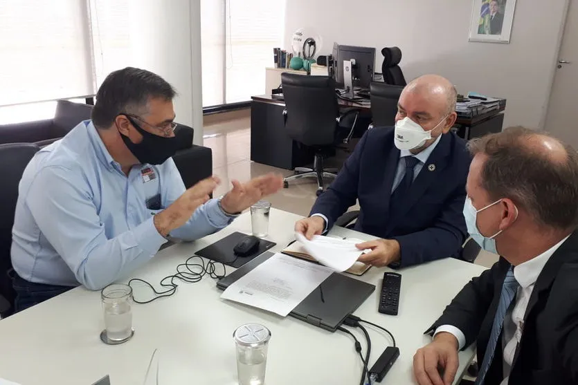 Paraná defende antecipação da vacinação para professores