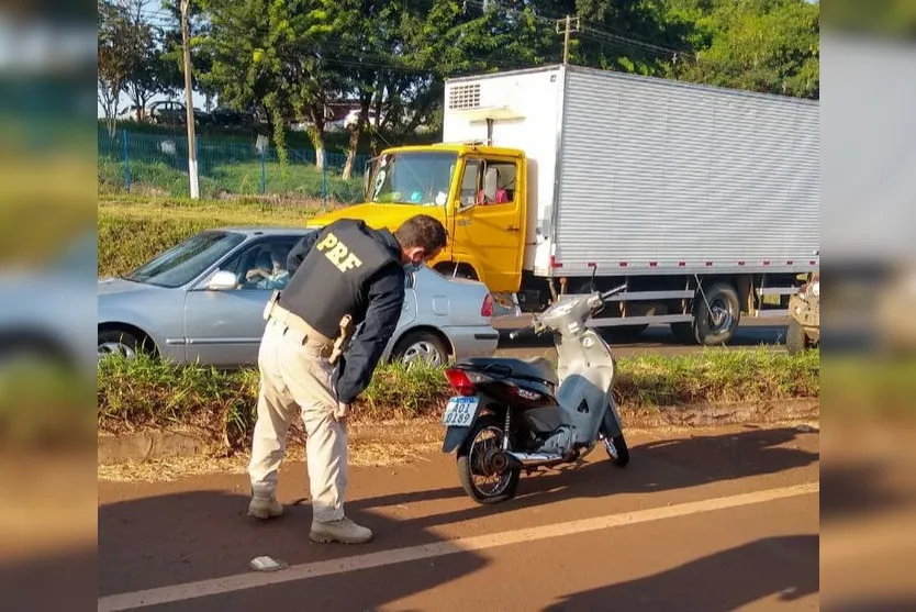 Pneu de moto estoura, mulher cai e é atropelada na BR-369