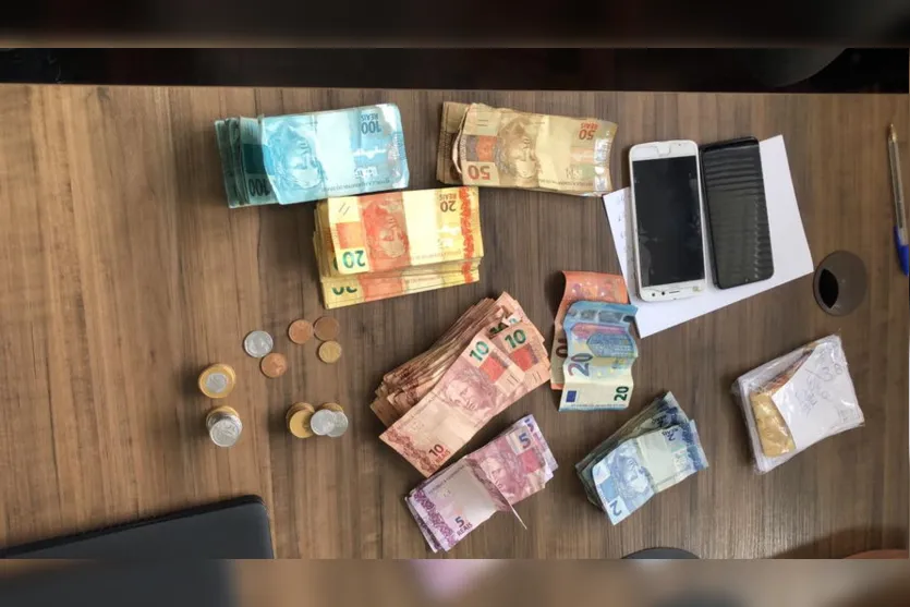 Polícia Civil apreende objetos furtados e R$5 mil