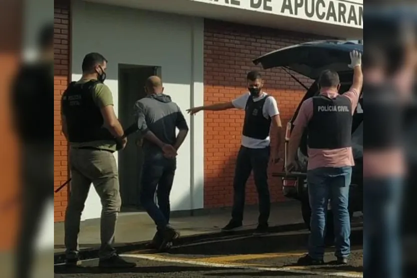 Polícia Civil apreende réplica de fuzil e espingarda