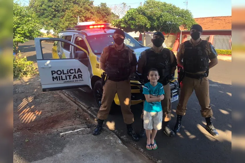 Presente de aniversário: menino recebe visita de policiais