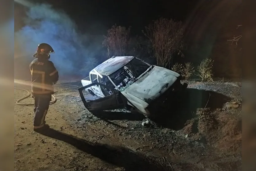 S10 fica destruída após incêndio na Estrada do Bilote