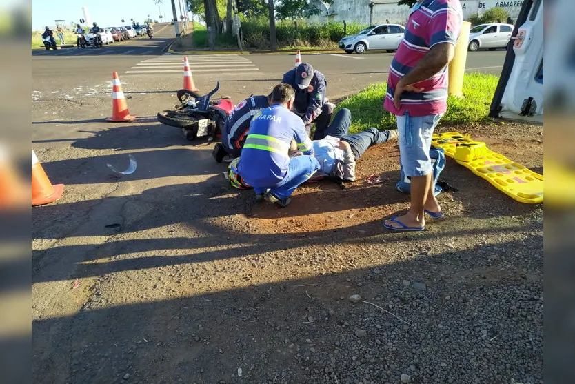 SAMU socorre motociclista ferido em acidente com caminhão