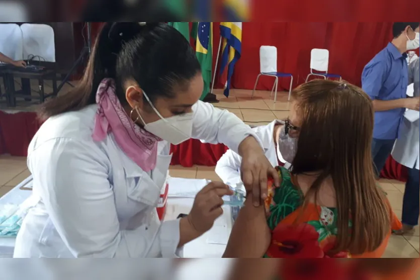 Secretário acompanha vacinação contra a Covid no interior