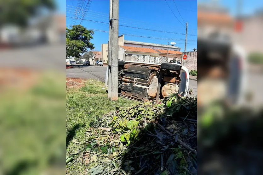 Susto: Veículo tomba no Jardim Ponta Grossa