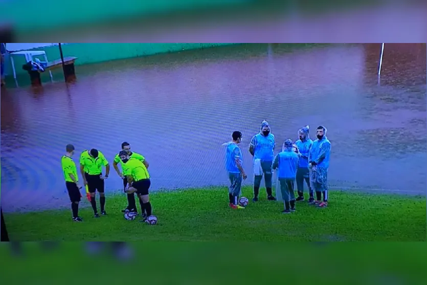 Temporal alaga parque e causa estragos em Arapongas