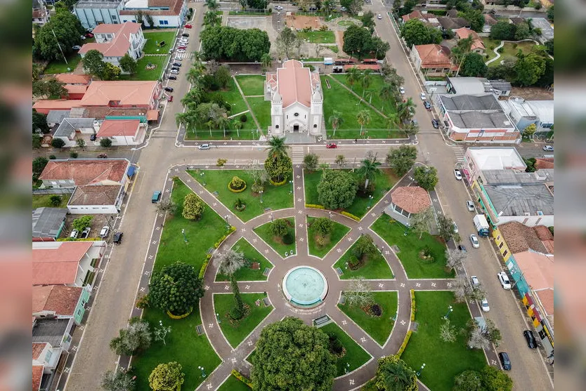 Tibagi firma parceria para revitalização de praça