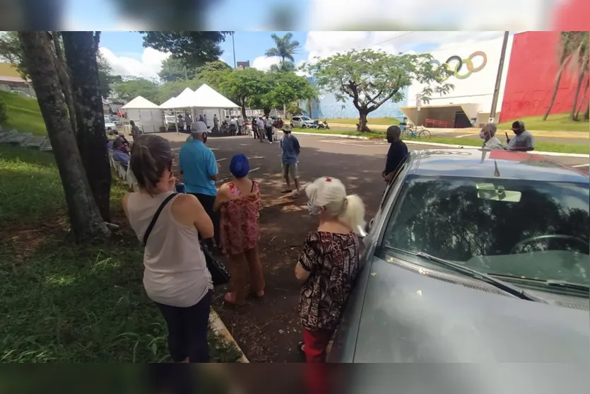Vacina: 'Lagoão' já tem grande movimento de idosos; assista