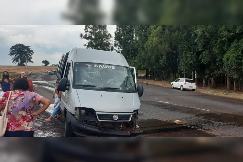 Van da Saúde se envolve em acidente na Rodovia do Milho; veja