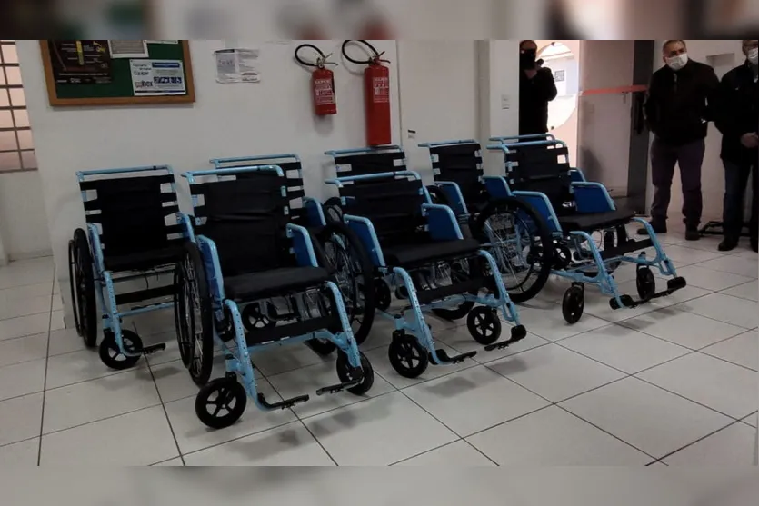 ADEFIAP realiza entrega de oito novas cadeiras de rodas