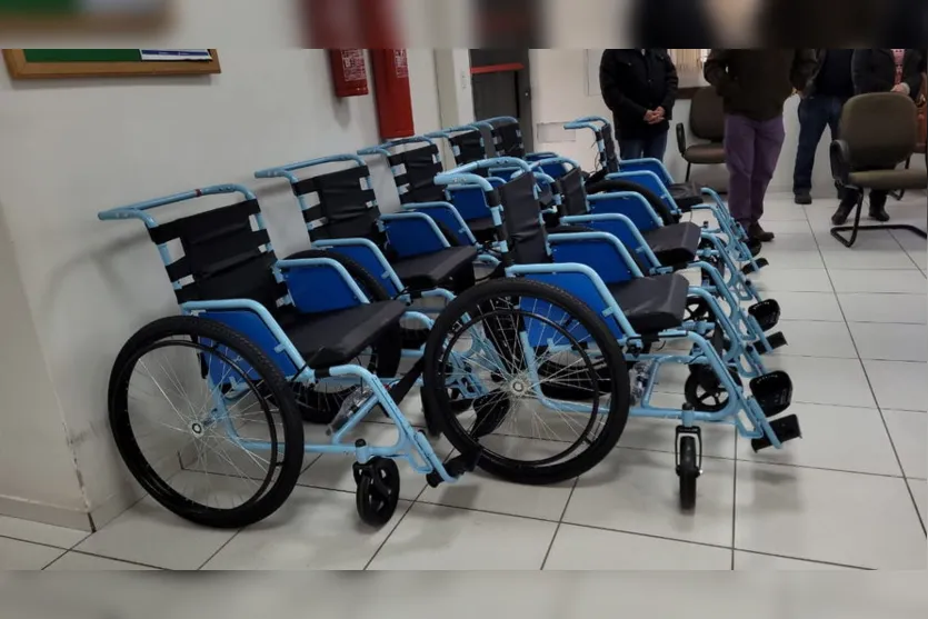 ADEFIAP realiza entrega de oito novas cadeiras de rodas