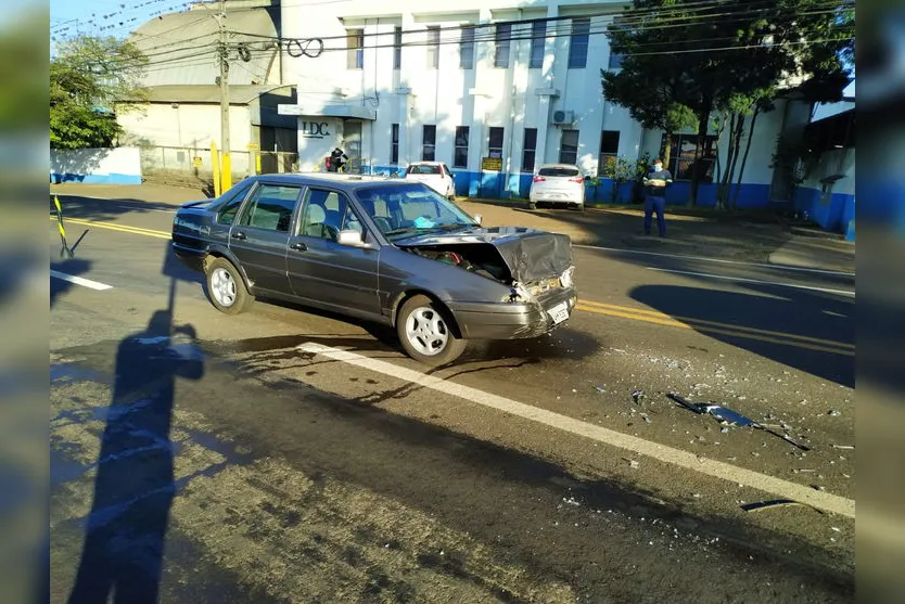 Acidente entre 3 veículos em Apucarana deixa um ferido