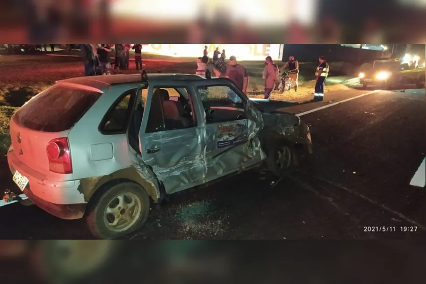 Acidente entre três veículos na PR-444 deixa idoso ferido