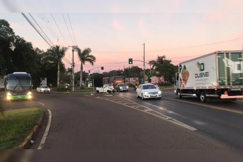 Acidente envolvendo carro e ônibus é registrado em Apucarana