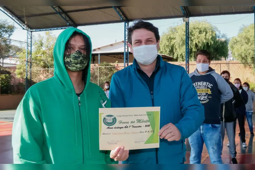 Alunos do colégio Padre José Canale recebem premiação