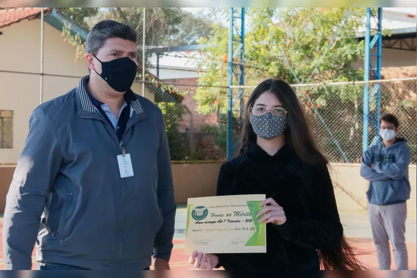 Alunos do colégio Padre José Canale recebem premiação