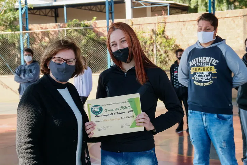 Alunos do colégio Padre José Canale recebem premiação