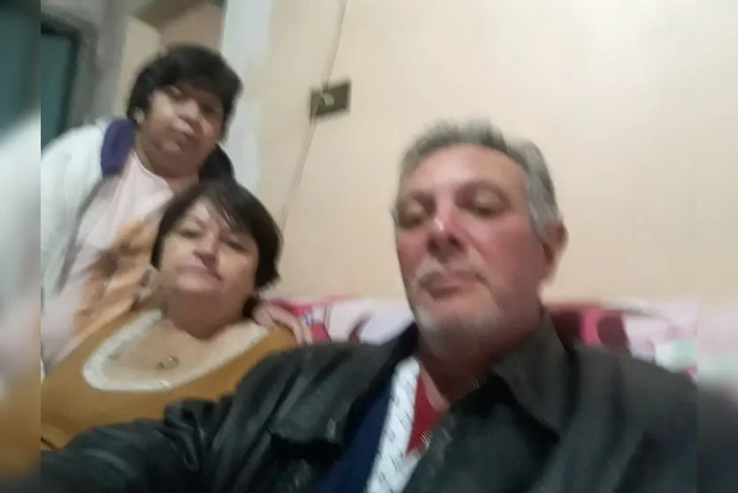  Antônio Carlos de Assis com a esposa e a filha. Todos estão curados da Covid-19  