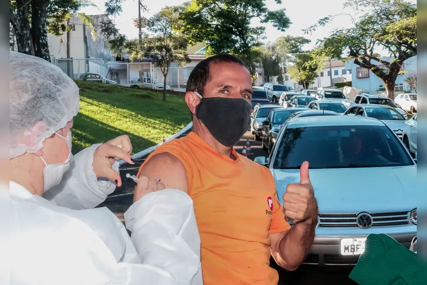 Apucarana vacina trabalhadores da educação nesta quarta