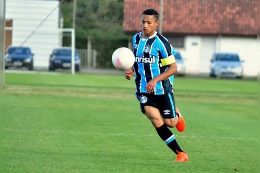 Atacante de Apucarana dedica gol para avó vítima da covid