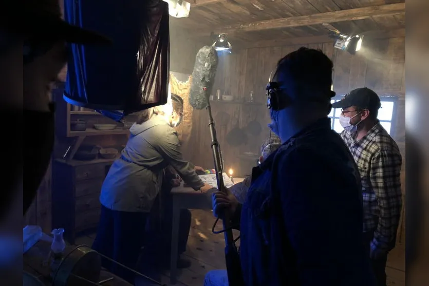 Atriz de Cambira integra elenco do filme 'O Armário Mágico'